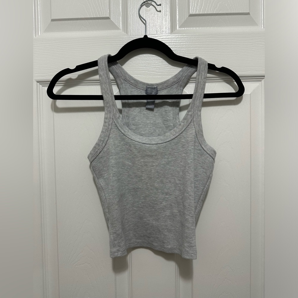 Tilly's grey razor back cropped tank top